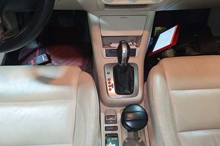 Used Volkswagen Tiguan 2015 1.8TSI Automatic Two-Wheel Drive Comfort Edition Gear Lever
