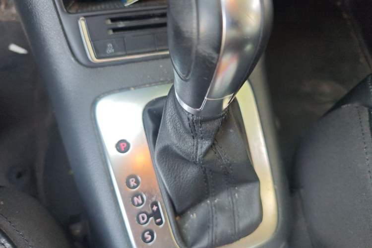 Used Volkswagen Tiguan 2015 1.8TSI Automatic Two-Wheel Drive Comfort Edition Gear Lever