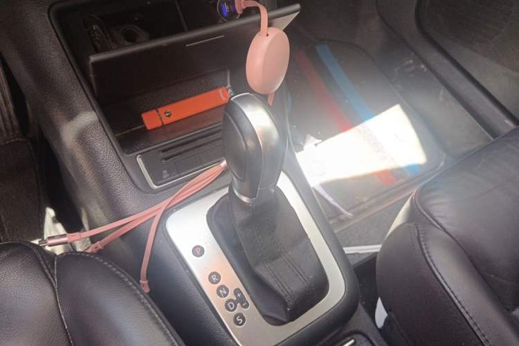 Used Volkswagen Tiguan 2015 1.8TSI Automatic Two-Wheel Drive Comfort Edition Gear Lever