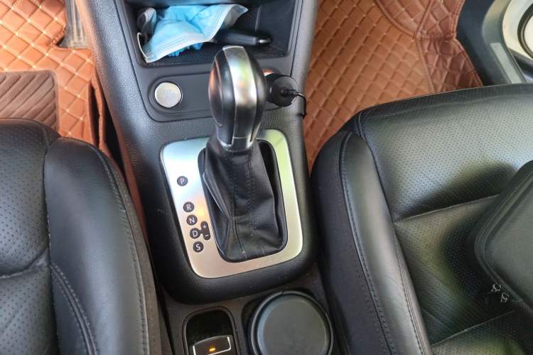 Used Volkswagen Tiguan 2015 1.8TSI Automatic Two-Wheel Drive Luxury Model Gear Lever