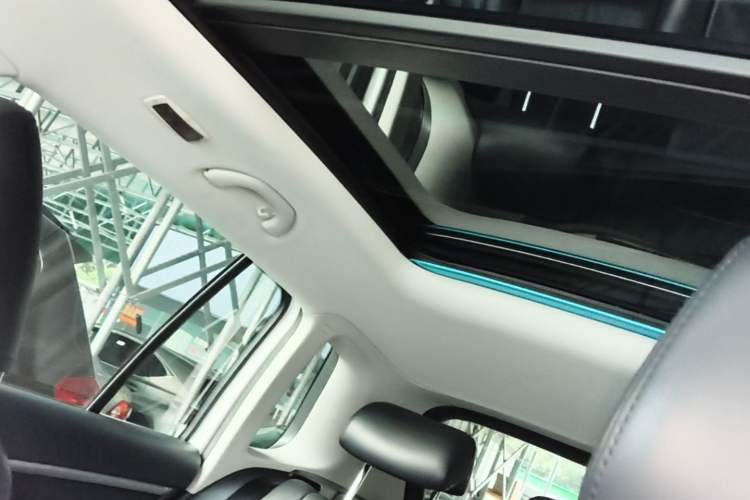 Used Volkswagen Tiguan 2015 1.8TSI Automatic Two-Wheel Drive Luxury Model Headliner