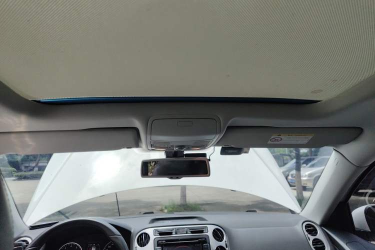 Used Volkswagen Tiguan 2015 1.8TSI Automatic All-Wheel-Drive Luxury Model Headliner
