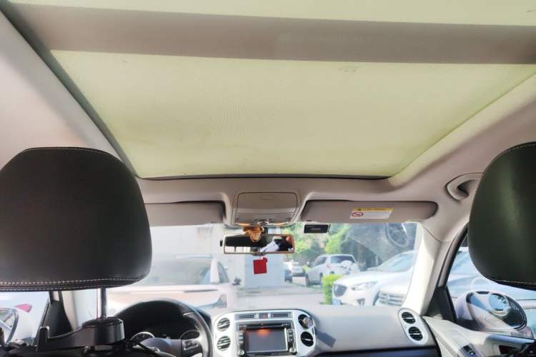 Used Volkswagen Tiguan 2015 1.8TSI Automatic Two-Wheel Drive Luxury Model Headliner