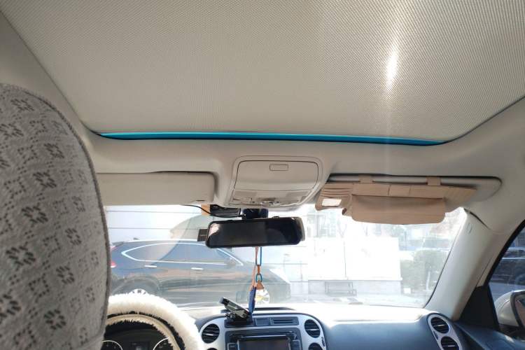 Used Volkswagen Tiguan 2015 1.8TSI Automatic All-Wheel-Drive Luxury Model Headliner