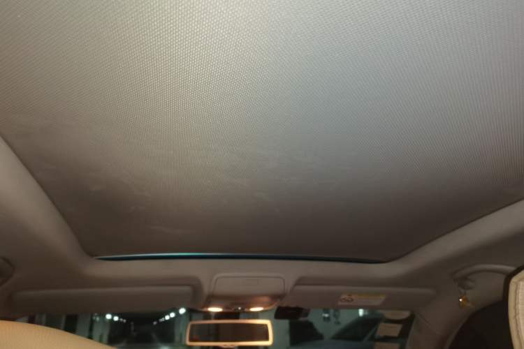 Used Volkswagen Tiguan 2015 1.8TSI Automatic All-Wheel-Drive Luxury Model Headliner