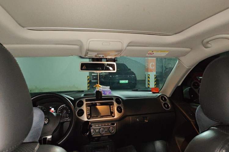 Used Volkswagen Tiguan 2015 1.8TSI Automatic Two-Wheel Drive Luxury Model Headliner
