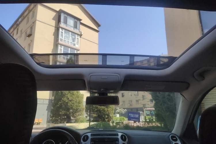 Used Volkswagen Tiguan 2015 1.8TSI Automatic All-Wheel-Drive Luxury Model Headliner