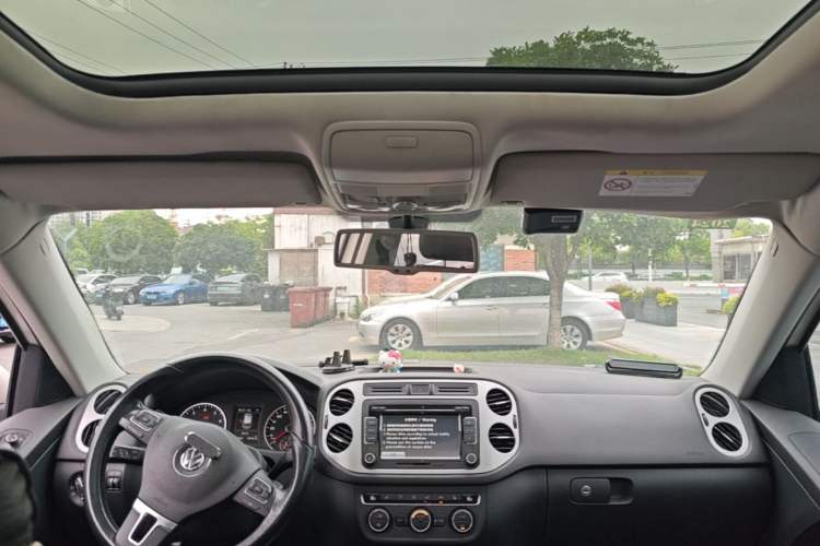 Used Volkswagen Tiguan 2015 1.8TSI Automatic Two-Wheel Drive Luxury Model Headliner