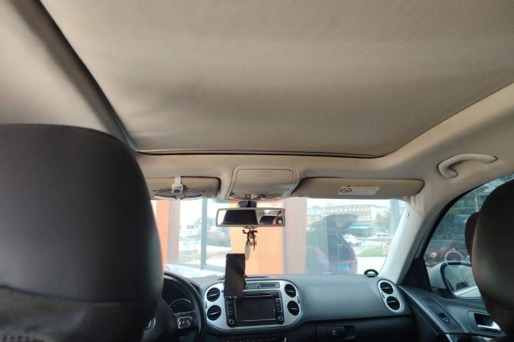 Used Volkswagen Tiguan 2015 1.8TSI Automatic Two-Wheel Drive Luxury Model Headliner