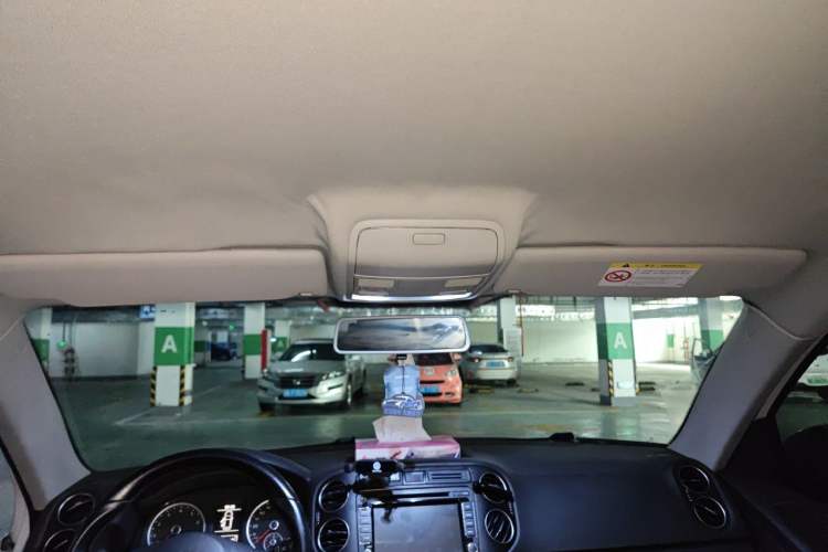 Used Volkswagen Tiguan 2015 1.8TSI Manual Two-Wheel Drive Fashion Edition Headliner