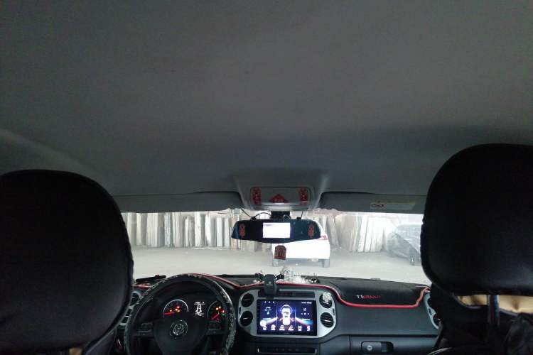 Used Volkswagen Tiguan 2015 1.8TSI Automatic Two-Wheel Drive Comfort Edition Headliner