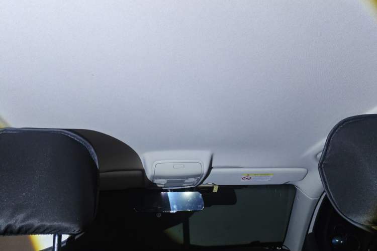 Used Volkswagen Tiguan 2015 1.4TSI Manual Two-Wheel Drive BlueMotion Edition Headliner