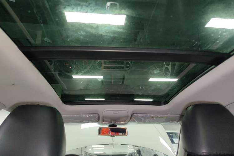 Used Volkswagen Tiguan 2015 1.8TSI Automatic Two-Wheel Drive Luxury Model Headliner
