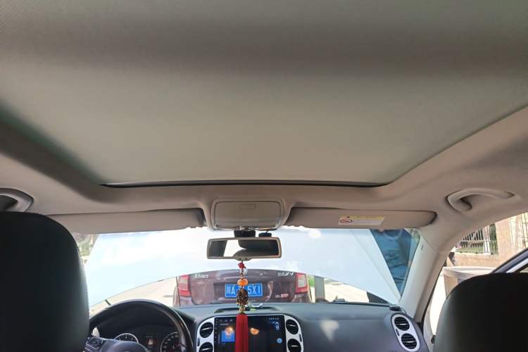 Used Volkswagen Tiguan 2015 1.8TSI Automatic All-Wheel-Drive Luxury Model Headliner