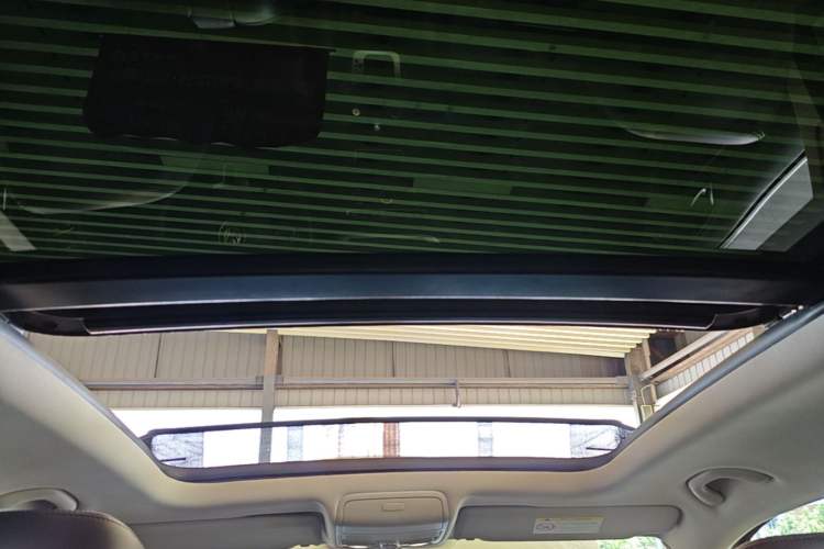 Used Volkswagen Tiguan 2015 1.8TSI Automatic Two-Wheel Drive Luxury Model Headliner