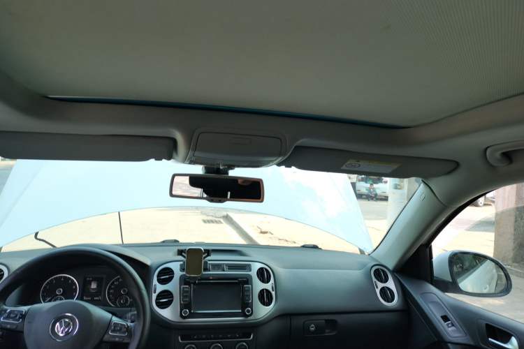 Used Volkswagen Tiguan 2015 1.8TSI Automatic Two-Wheel Drive Luxury Model Headliner