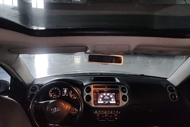 Used Volkswagen Tiguan 2015 1.8TSI Automatic Two-Wheel Drive Luxury Model Headliner
