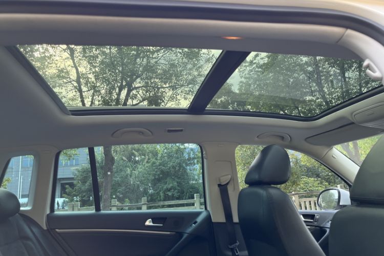 Used Volkswagen Tiguan 2015 2.0 TSI Automatic All-Wheel Drive Flagship Edition Headliner