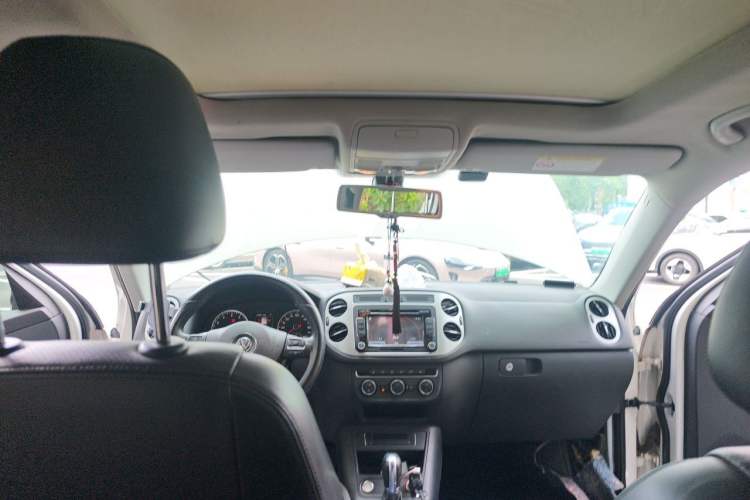 Used Volkswagen Tiguan 2015 1.8TSI Automatic Two-Wheel Drive Luxury Model Headliner