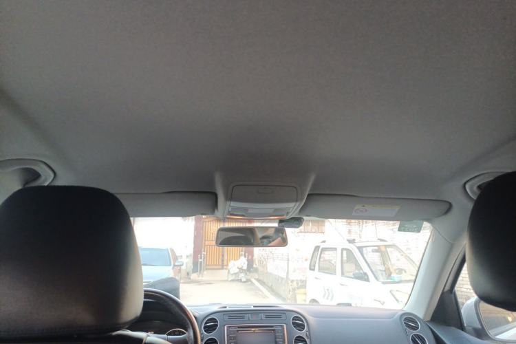 Used Volkswagen Tiguan 2015 1.4TSI Manual Two-Wheel Drive BlueMotion Edition Headliner