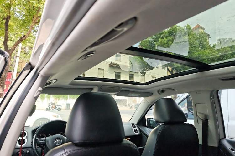 Used Volkswagen Tiguan 2015 1.8TSI Automatic Two-Wheel Drive Luxury Model Headliner