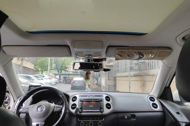 Used Volkswagen Tiguan 2015 1.8TSI Automatic Two-Wheel Drive Luxury Model Headliner