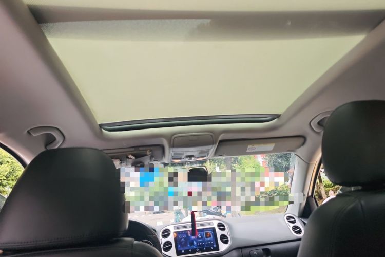 Used Volkswagen Tiguan 2015 1.8TSI Manual Two-Wheel-Drive Limited Edition Headliner