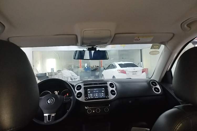 Used Volkswagen Tiguan 2015 1.8TSI Automatic Two-Wheel Drive Comfort Edition Headliner