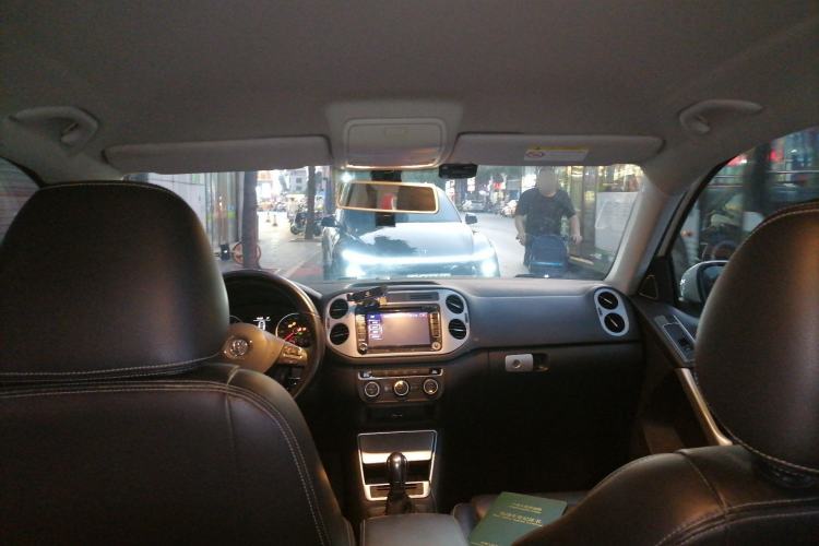 Used Volkswagen Tiguan 2015 1.8TSI Automatic Two-Wheel Drive Comfort Edition Headliner