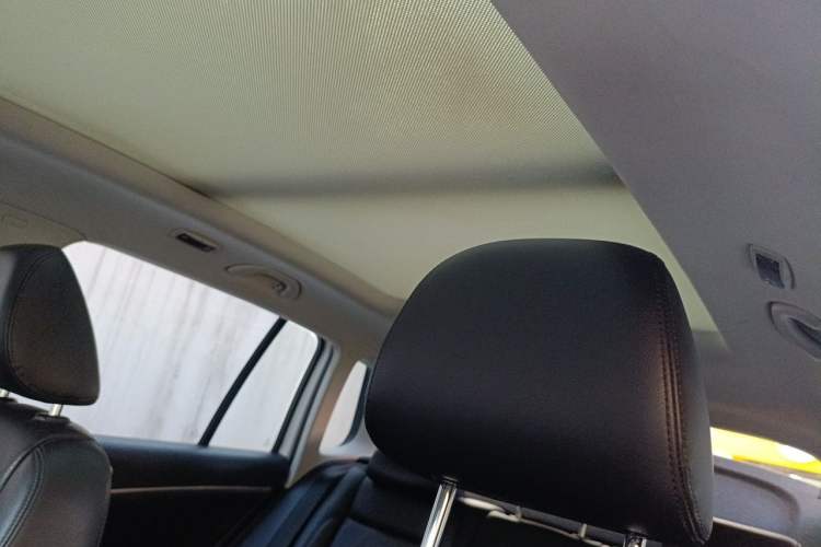 Used Volkswagen Tiguan 2015 1.8TSI Automatic Two-Wheel Drive Luxury Model Headliner