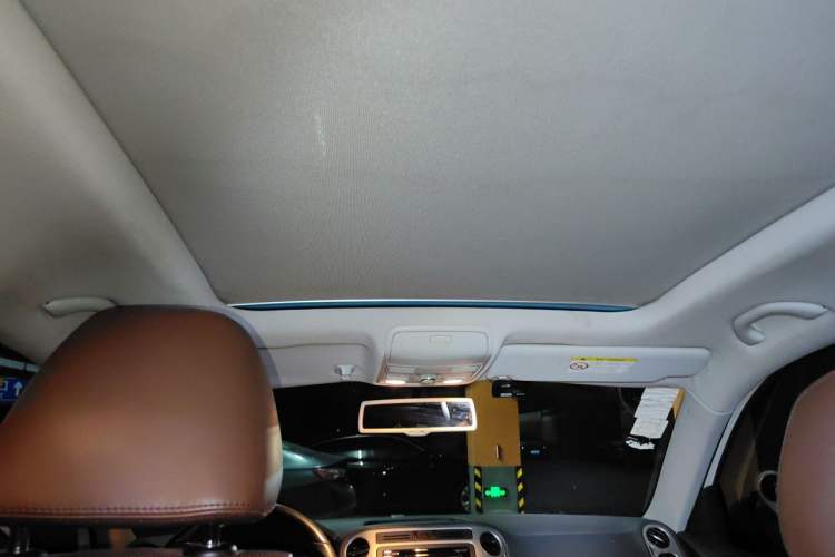 Used Volkswagen Tiguan 2015 1.8TSI Automatic All-Wheel-Drive Luxury Model Headliner