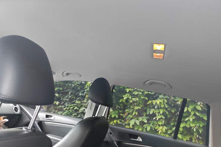 Used Volkswagen Tiguan 2015 1.8TSI Automatic Two-Wheel Drive Comfort Edition Headliner