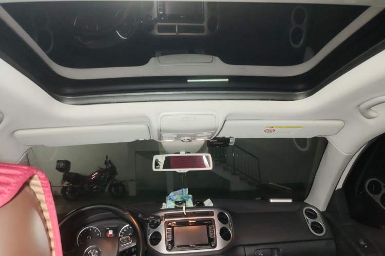 Used Volkswagen Tiguan 2015 2.0 TSI Automatic All-Wheel Drive Flagship Edition Headliner