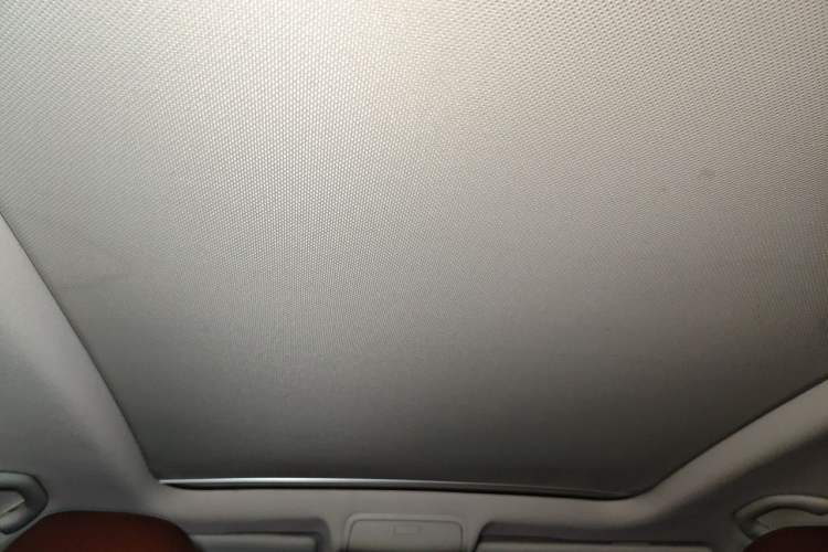 Used Volkswagen Tiguan 2015 2.0 TSI Automatic All-Wheel Drive Luxury Edition Headliner