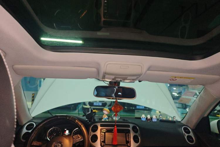 Used Volkswagen Tiguan 2015 1.8TSI Automatic Two-Wheel Drive Luxury Model Headliner