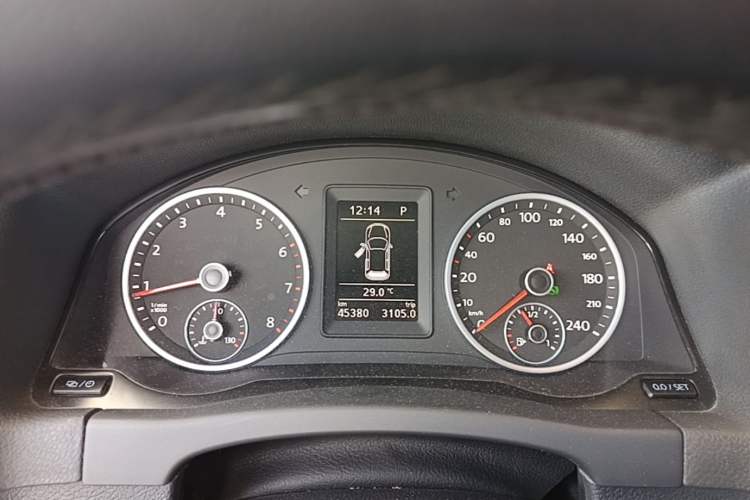 Used Volkswagen Tiguan 2015 1.8TSI Automatic Two-Wheel Drive Comfort Edition Instrument Cluster