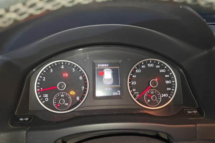 Used Volkswagen Tiguan 2015 2.0 TSI Automatic All-Wheel Drive Luxury Edition Instrument Cluster