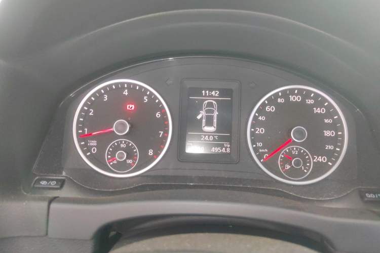 Used Volkswagen Tiguan 2015 1.8TSI Manual Two-Wheel-Drive Limited Edition Instrument Cluster
