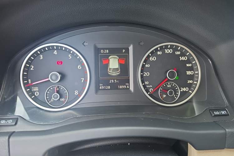 Used Volkswagen Tiguan 2015 1.8TSI Automatic All-Wheel-Drive Luxury Model Instrument Cluster