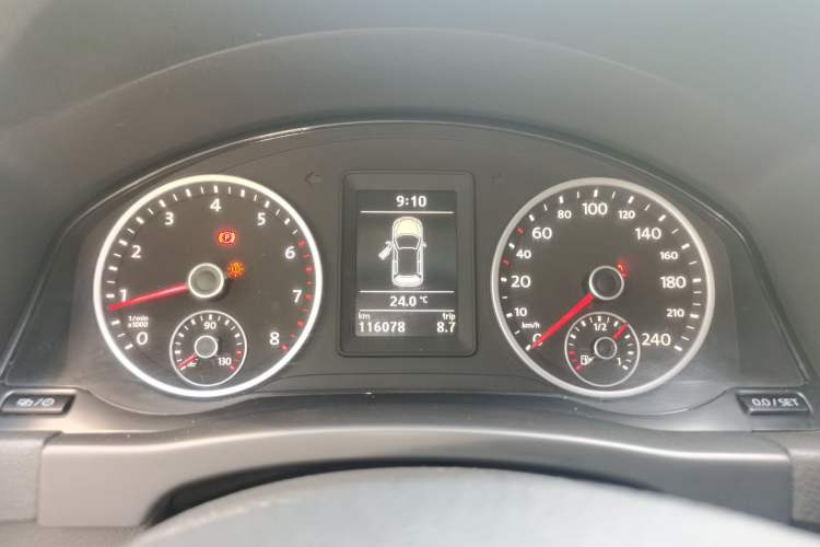 Used Volkswagen Tiguan 2015 1.4TSI Manual Two-Wheel Drive BlueMotion Edition Instrument Cluster