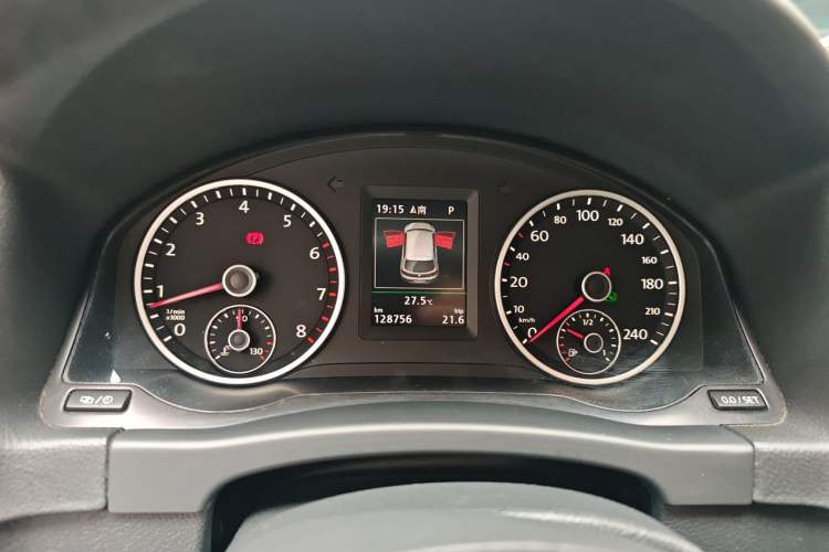 Used Volkswagen Tiguan 2015 1.8TSI Automatic Two-Wheel Drive Luxury Model Instrument Cluster