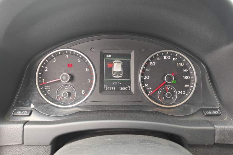 Used Volkswagen Tiguan 2015 2.0 TSI Automatic All-Wheel Drive Luxury Edition Instrument Cluster