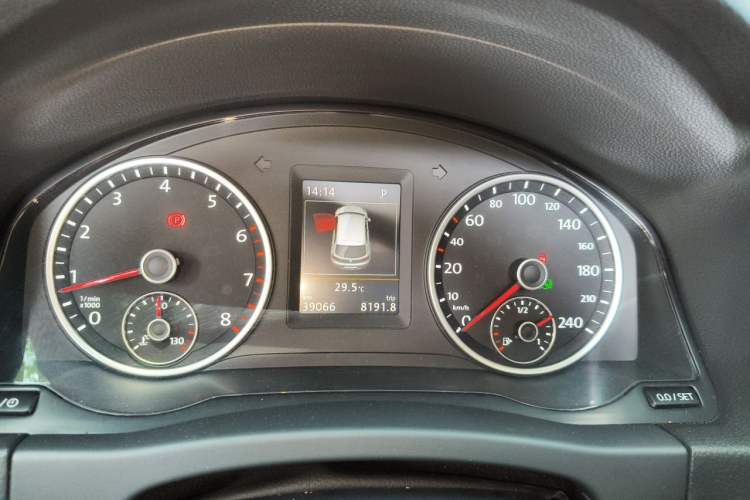 Used Volkswagen Tiguan 2015 1.8TSI Automatic Two-Wheel Drive Luxury Model Instrument Cluster