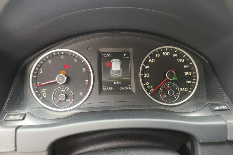 Used Volkswagen Tiguan 2015 2.0 TSI Automatic All-Wheel Drive Luxury Edition Instrument Cluster