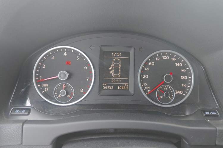 Used Volkswagen Tiguan 2015 1.8TSI Manual Two-Wheel Drive Fashion Edition Instrument Cluster