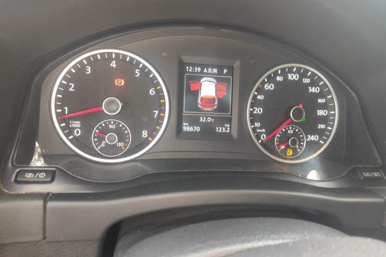 Used Volkswagen Tiguan 2015 1.8TSI Automatic Two-Wheel Drive Luxury Model Instrument Cluster