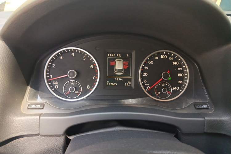 Used Volkswagen Tiguan 2015 1.8TSI Automatic All-Wheel-Drive Luxury Model Instrument Cluster