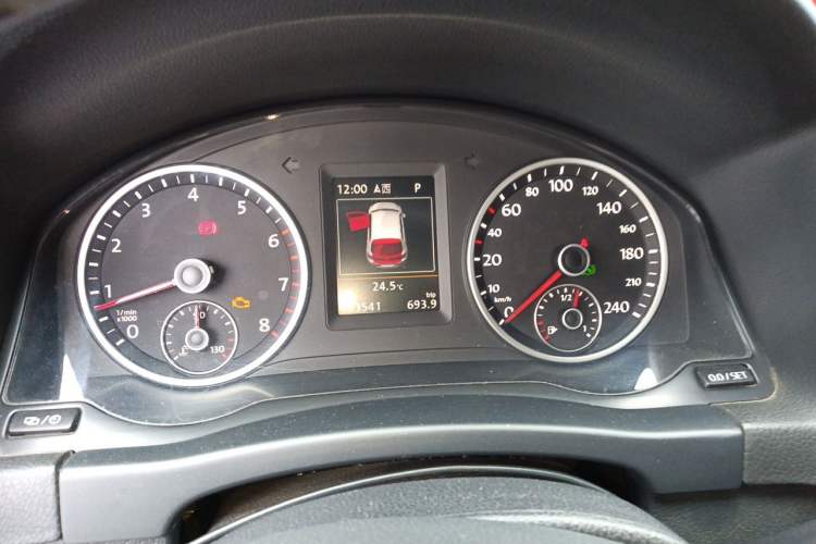 Used Volkswagen Tiguan 2015 1.8TSI Automatic All-Wheel-Drive Luxury Model Instrument Cluster