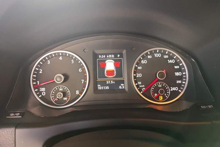 Used Volkswagen Tiguan 2015 2.0 TSI Automatic All-Wheel Drive Luxury Edition Instrument Cluster