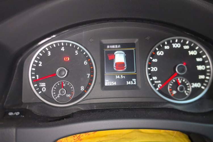 Used Volkswagen Tiguan 2015 2.0 TSI Automatic All-Wheel Drive Flagship Edition Instrument Cluster